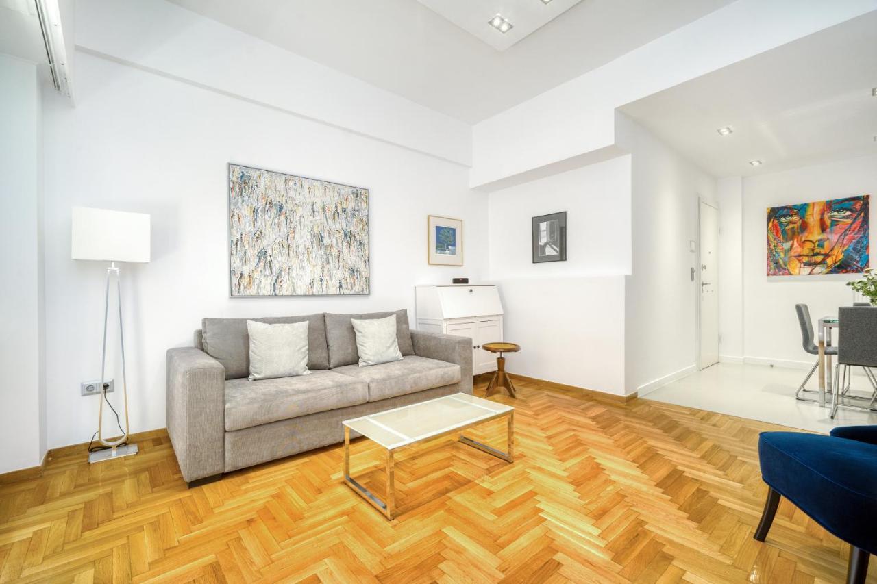 Elegant Light Two Bedroom Apartment In City Center Athena Bagian luar foto