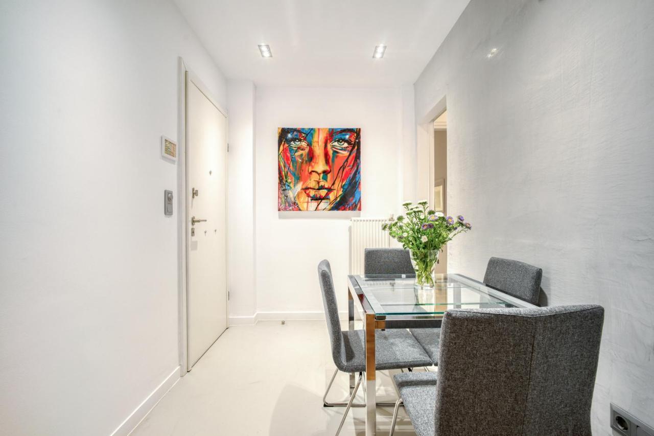 Elegant Light Two Bedroom Apartment In City Center Athena Bagian luar foto