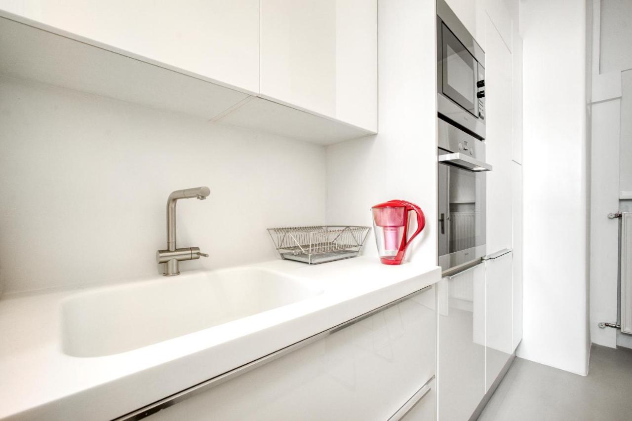 Elegant Light Two Bedroom Apartment In City Center Athena Bagian luar foto